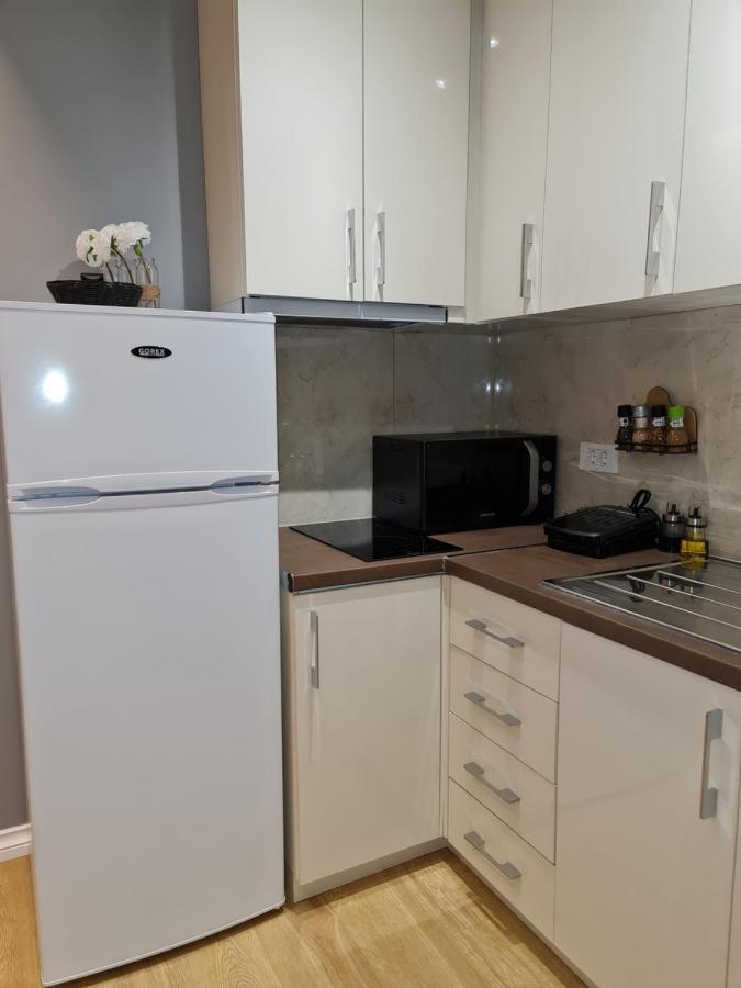 Sunny Apartment - Blloku Tirana, Near Lake מראה חיצוני תמונה