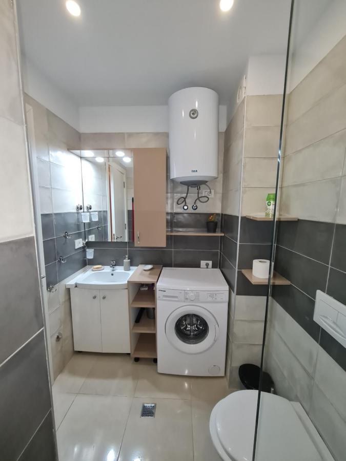 Sunny Apartment - Blloku Tirana, Near Lake מראה חיצוני תמונה