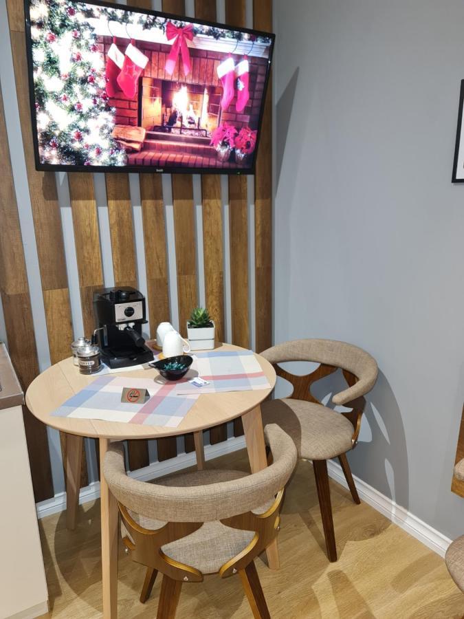 Sunny Apartment - Blloku Tirana, Near Lake מראה חיצוני תמונה