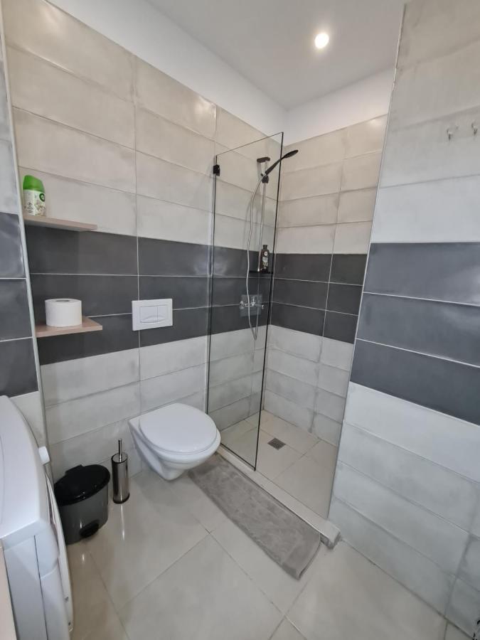 Sunny Apartment - Blloku Tirana, Near Lake מראה חיצוני תמונה