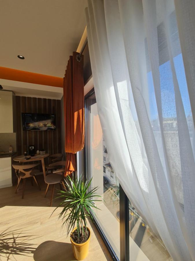 Sunny Apartment - Blloku Tirana, Near Lake מראה חיצוני תמונה