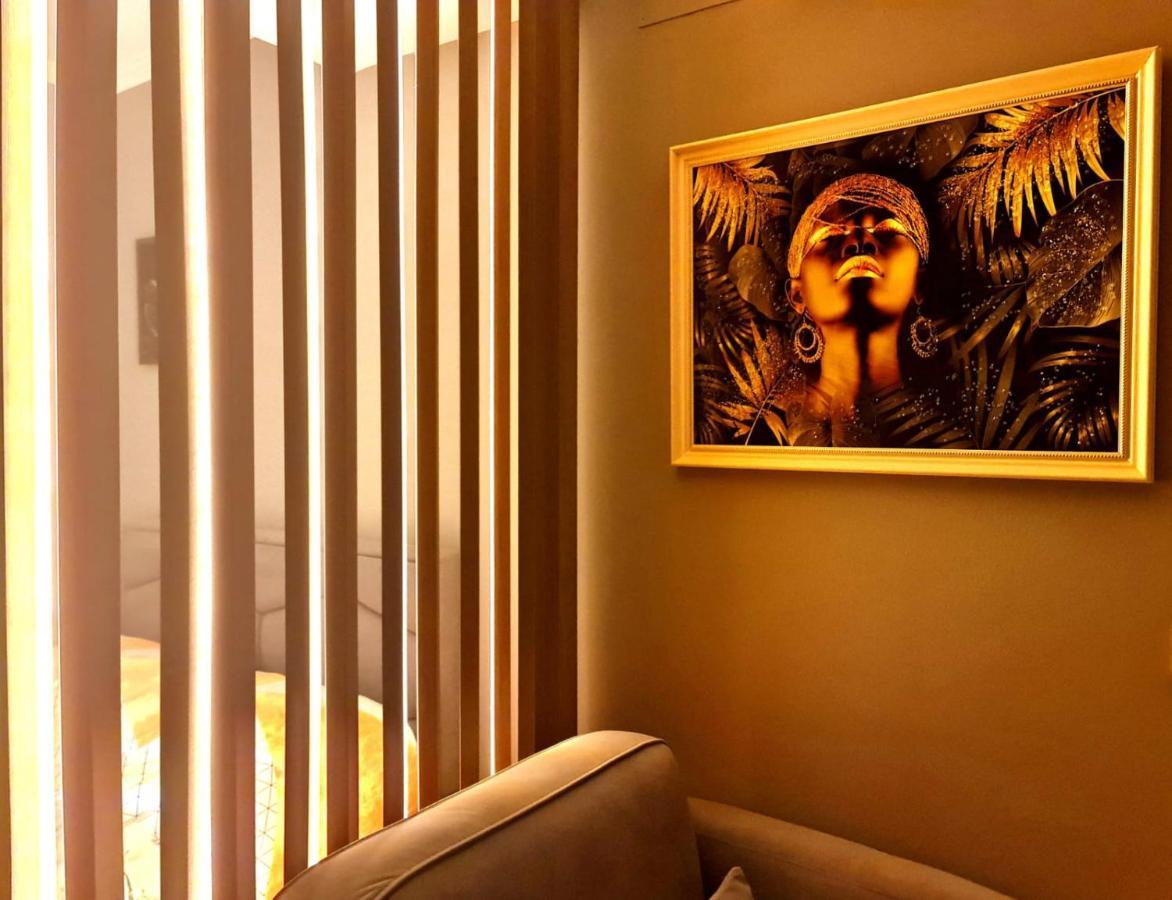 Sunny Apartment - Blloku Tirana, Near Lake מראה חיצוני תמונה